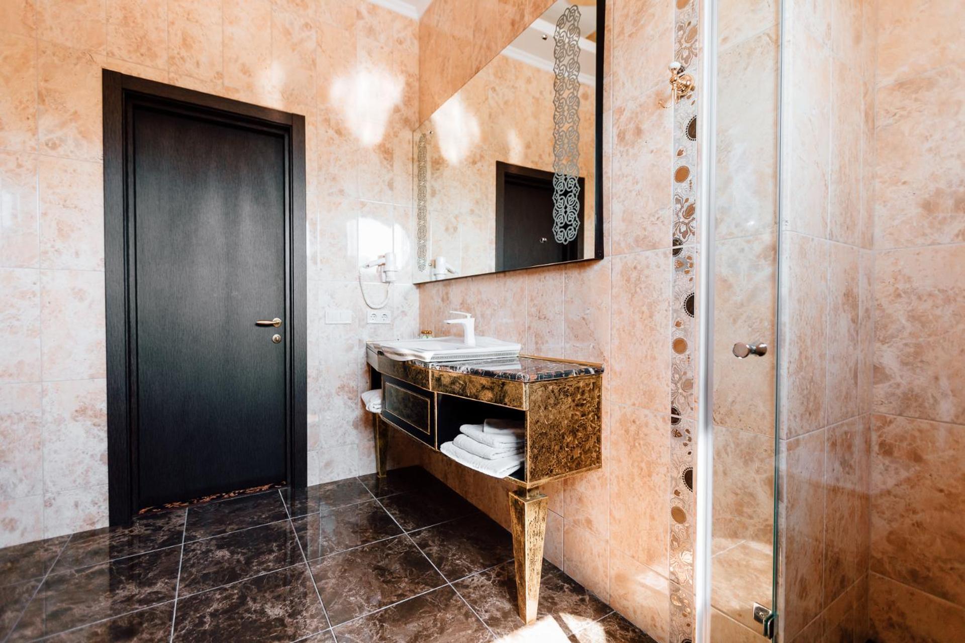 Khan-Chinar Hotel Dniepropietrowsk Zewnętrze zdjęcie