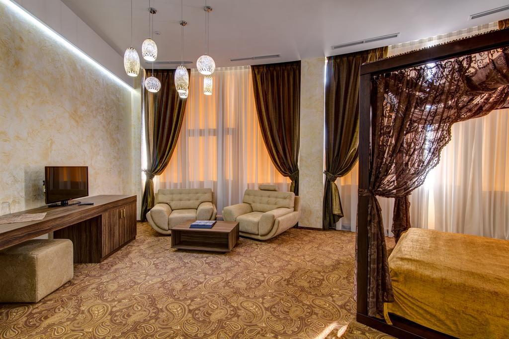 Khan-Chinar Hotel Dniepropietrowsk Zewnętrze zdjęcie