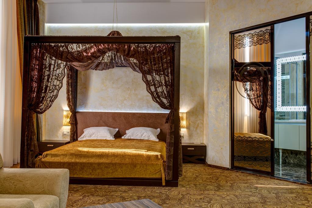 Khan-Chinar Hotel Dniepropietrowsk Zewnętrze zdjęcie