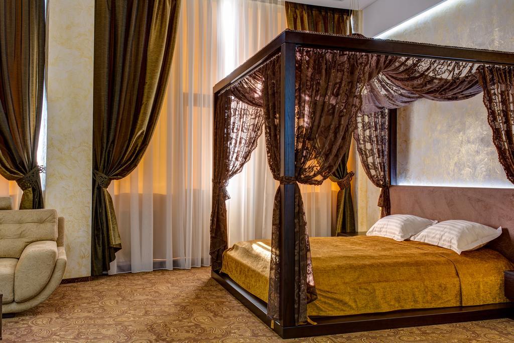 Khan-Chinar Hotel Dniepropietrowsk Zewnętrze zdjęcie