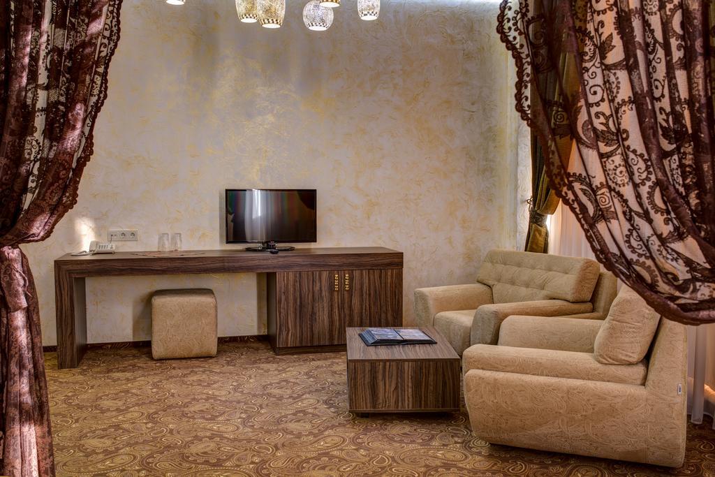 Khan-Chinar Hotel Dniepropietrowsk Zewnętrze zdjęcie