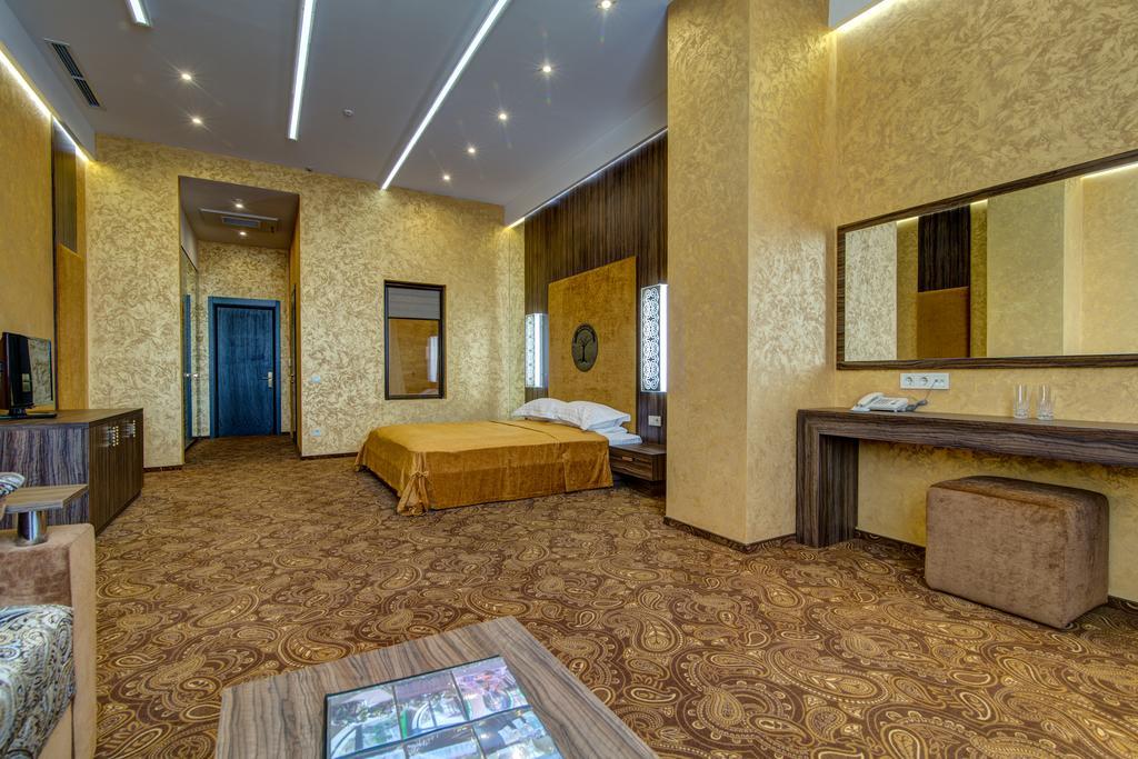 Khan-Chinar Hotel Dniepropietrowsk Zewnętrze zdjęcie