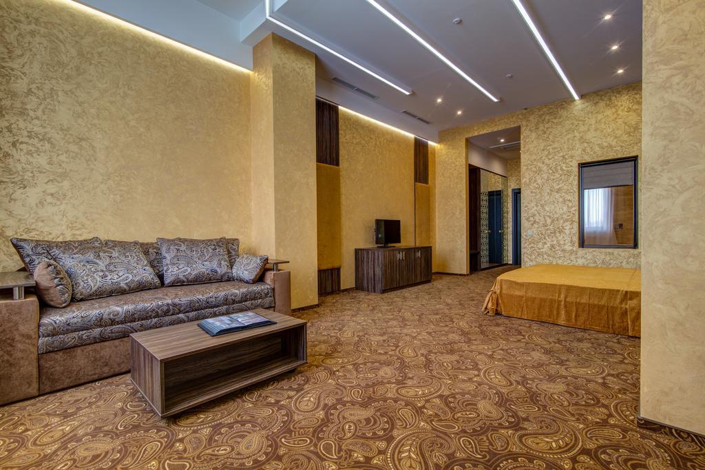 Khan-Chinar Hotel Dniepropietrowsk Zewnętrze zdjęcie