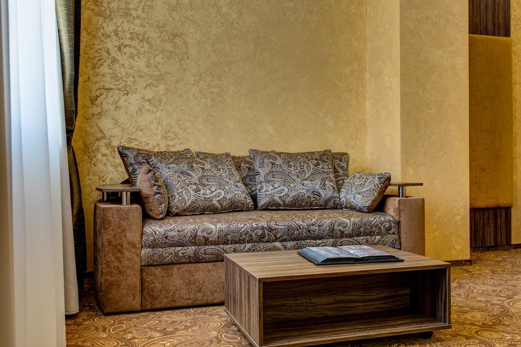 Khan-Chinar Hotel Dniepropietrowsk Zewnętrze zdjęcie