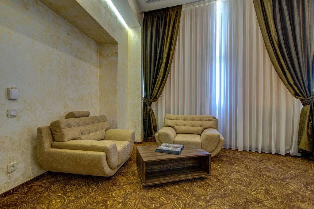 Khan-Chinar Hotel Dniepropietrowsk Zewnętrze zdjęcie