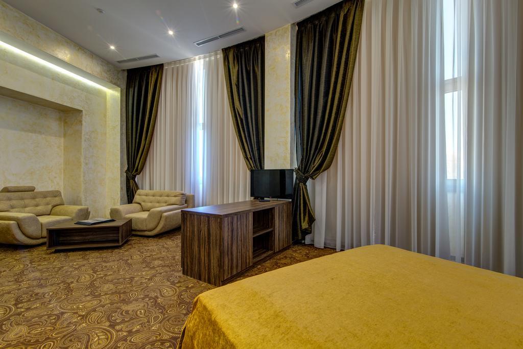 Khan-Chinar Hotel Dniepropietrowsk Zewnętrze zdjęcie