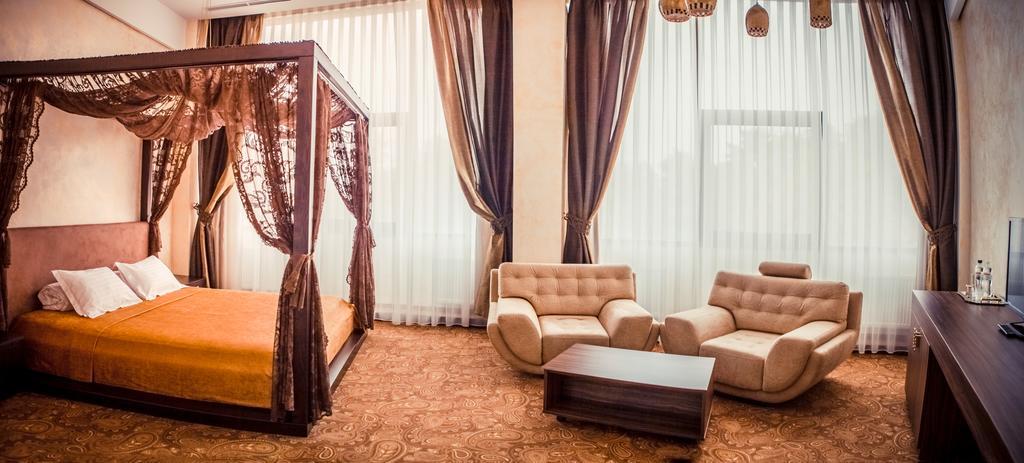 Khan-Chinar Hotel Dniepropietrowsk Zewnętrze zdjęcie
