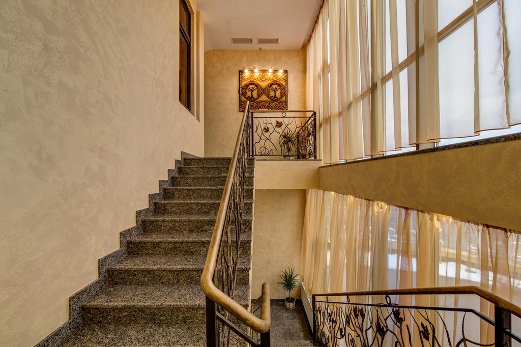 Khan-Chinar Hotel Dniepropietrowsk Zewnętrze zdjęcie