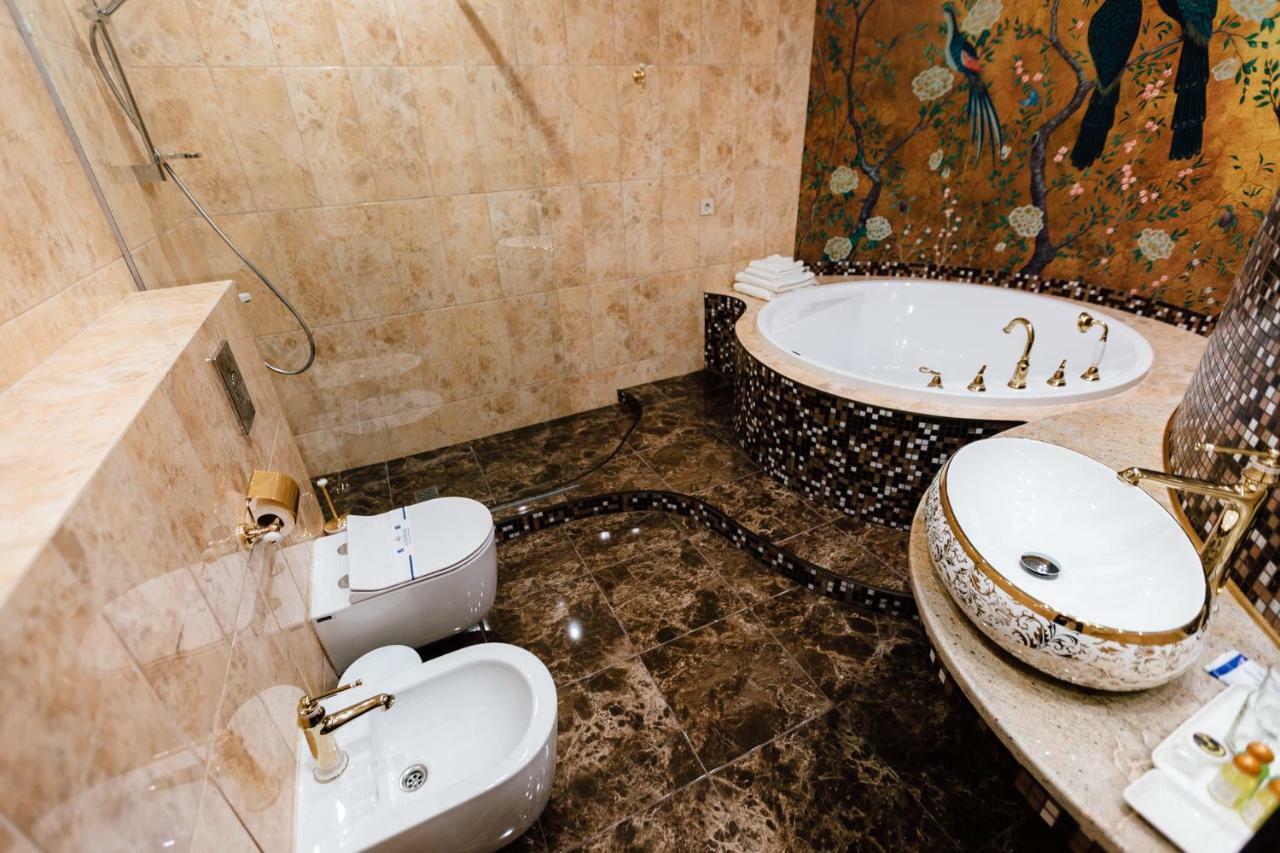 Khan-Chinar Hotel Dniepropietrowsk Zewnętrze zdjęcie