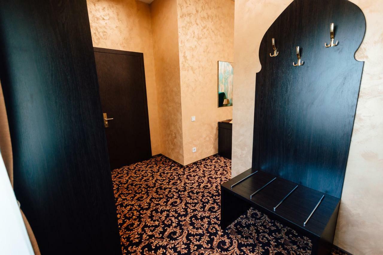 Khan-Chinar Hotel Dniepropietrowsk Zewnętrze zdjęcie