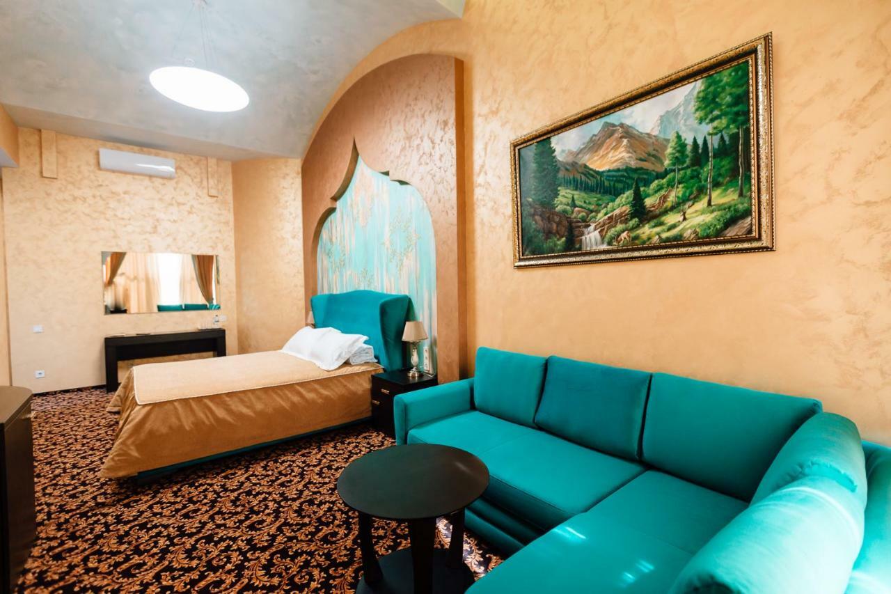 Khan-Chinar Hotel Dniepropietrowsk Zewnętrze zdjęcie