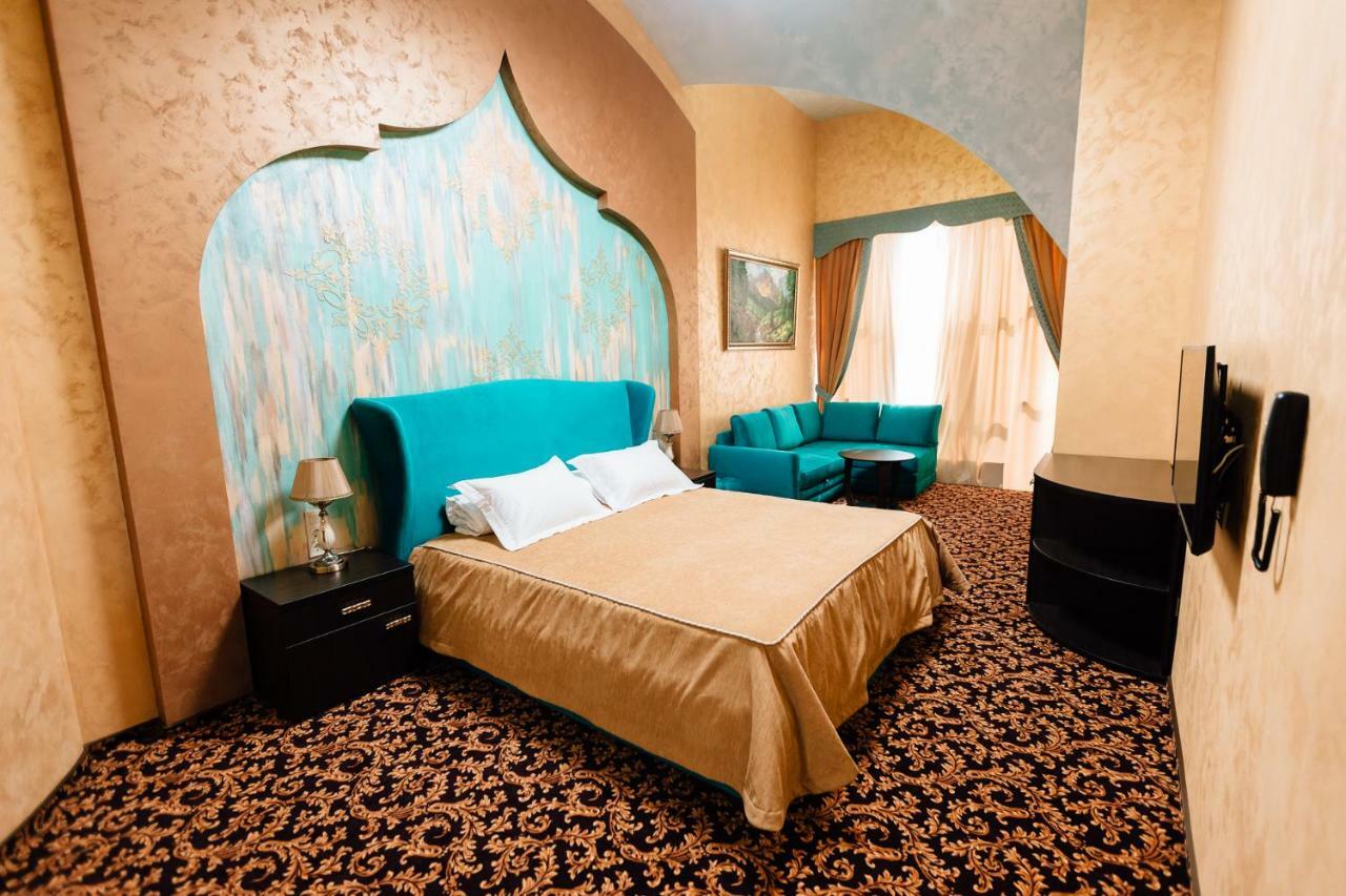 Khan-Chinar Hotel Dniepropietrowsk Zewnętrze zdjęcie
